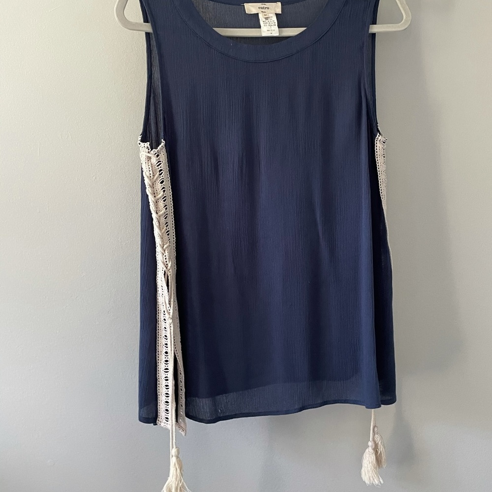 Entro sleeveless top. Blue with side details.